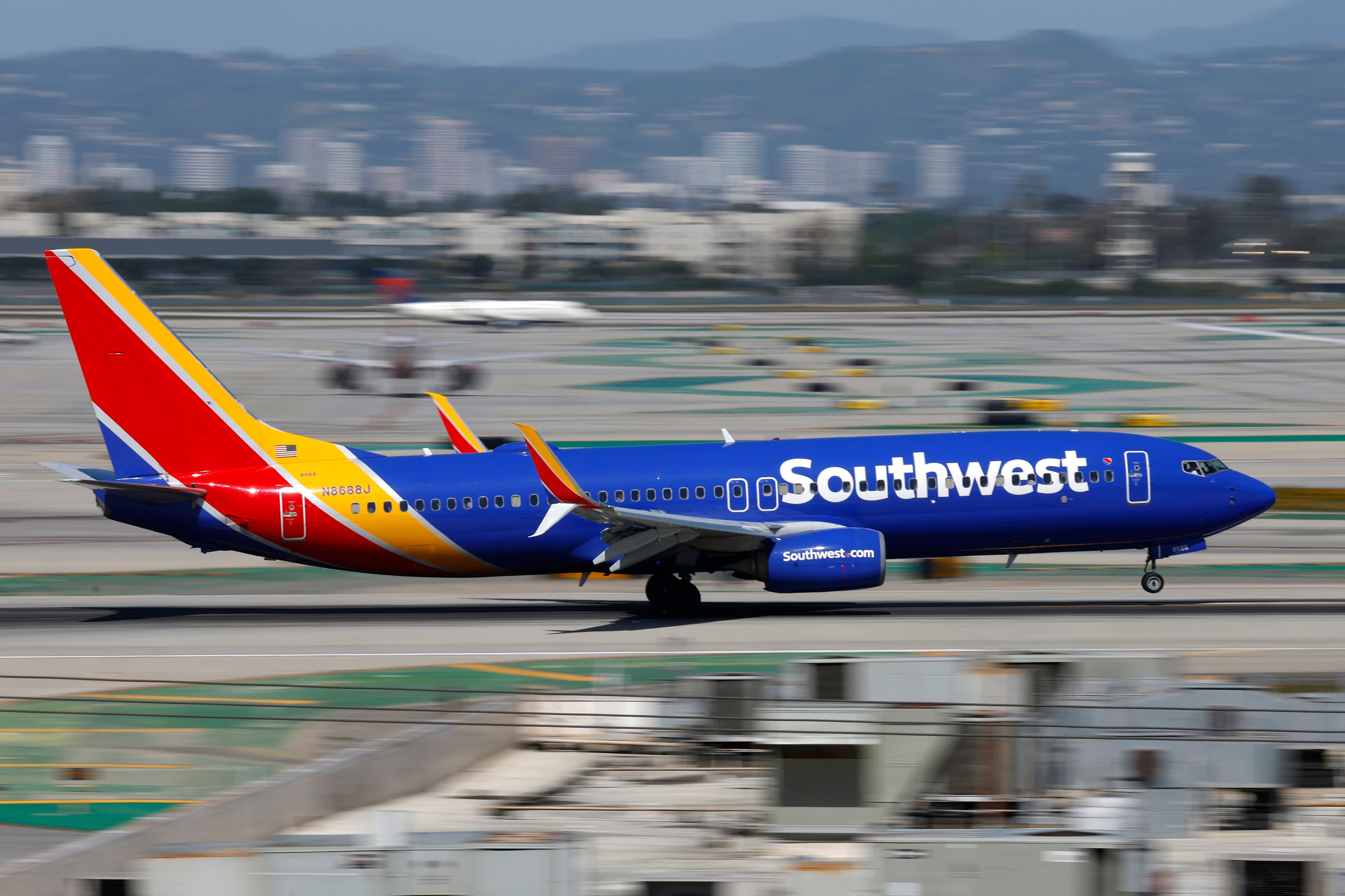 Southwest Airlines Lowers Earnings Outlook Amid Fuel Cost Pressures