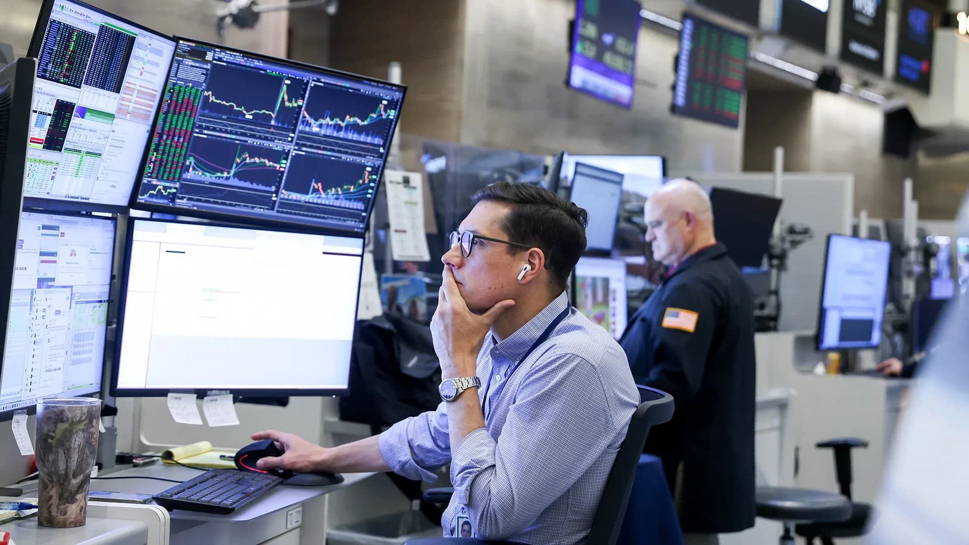 AI Stock Rally Shows Warning Signs for Nashville Investors
