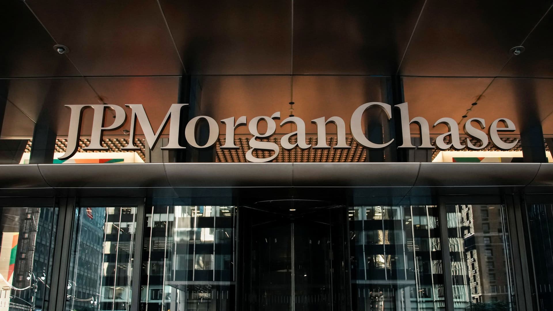 Private Credit Stress Test: JPMorgan Tightens Leash on KKR Fund