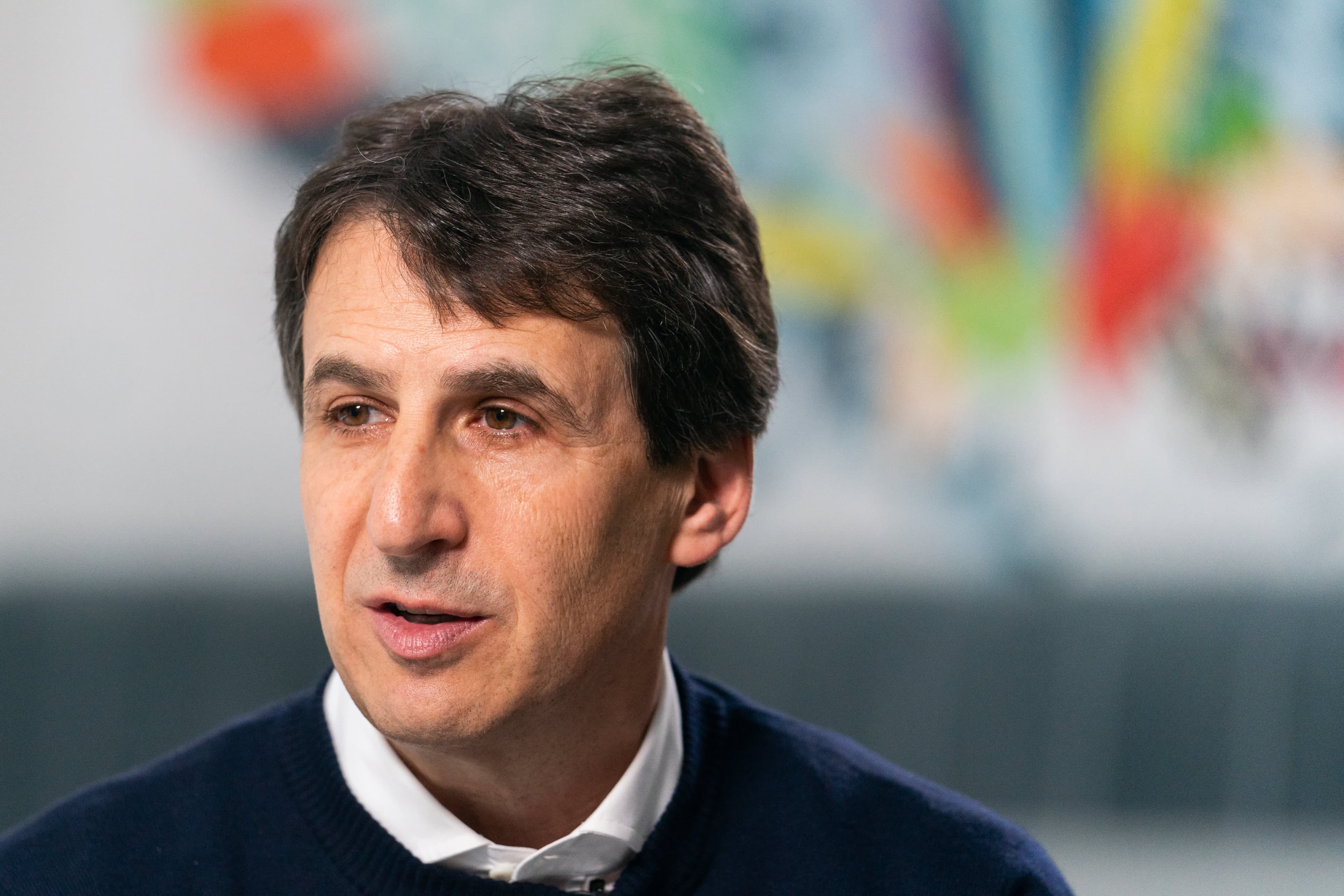 Apollo CEO Warns of Market Correction Risk, Signals Defensive Positioning