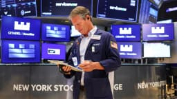 Tech Valuations Cool as AI-Driven Earnings Growth Materializes