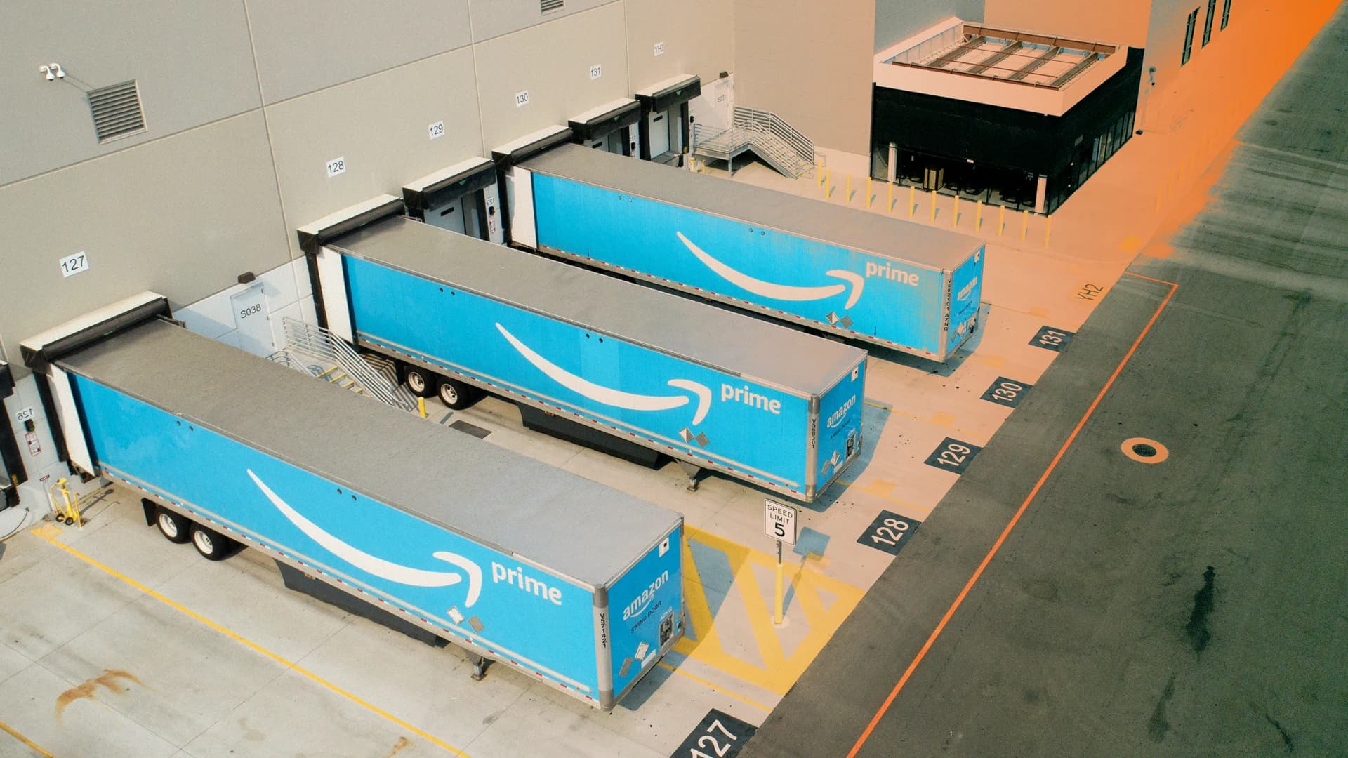 Amazon Opens Delivery Network to Competitors: What It Means for Nashville Shippers