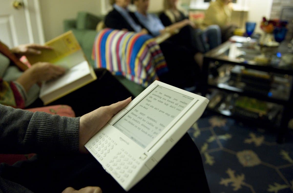 As Amazon Phases Out Older Kindles, Users Face Device Support Dilemma
