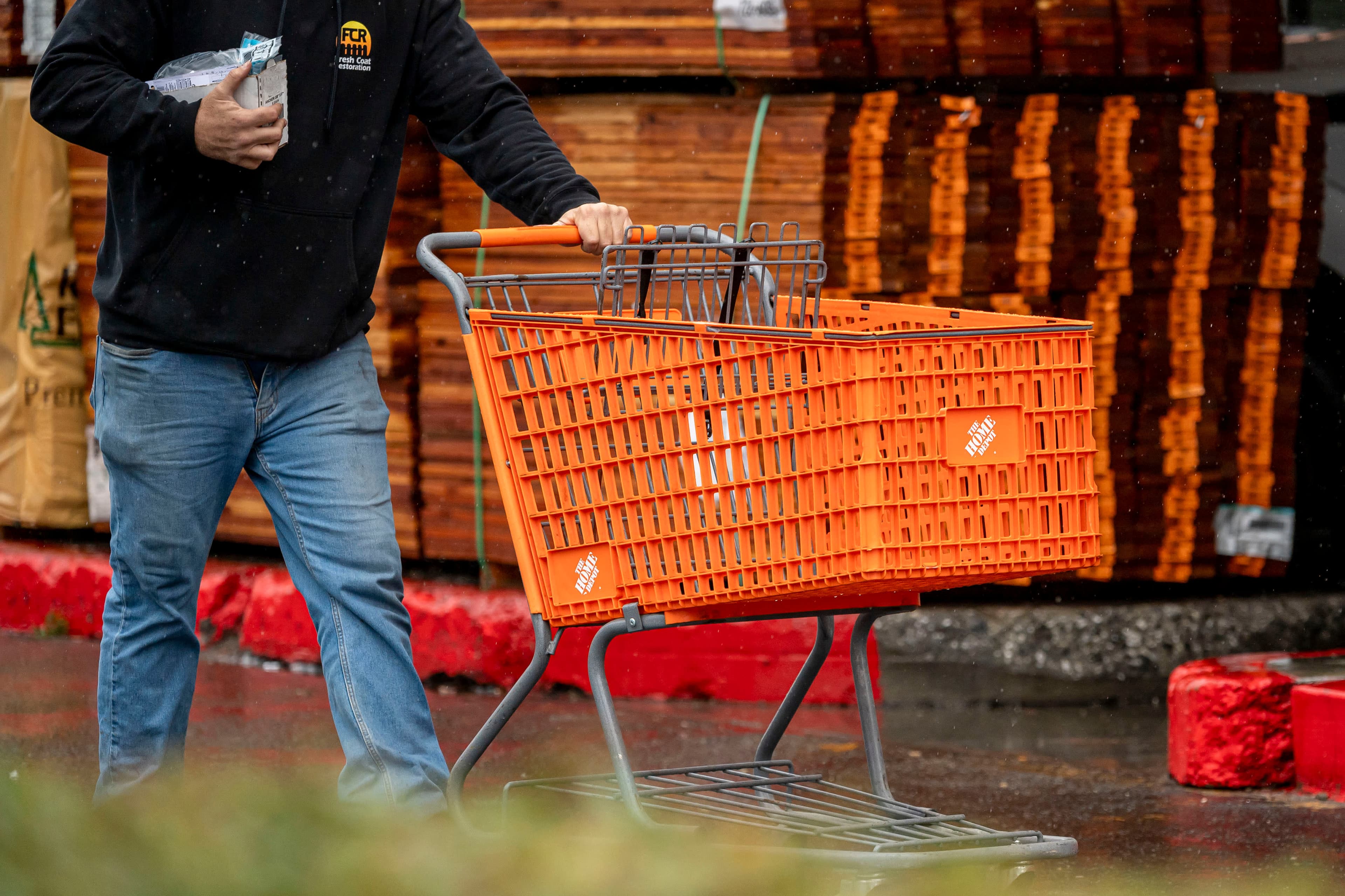 Home Depot Reports Strong Sales Despite Economic Headwinds
