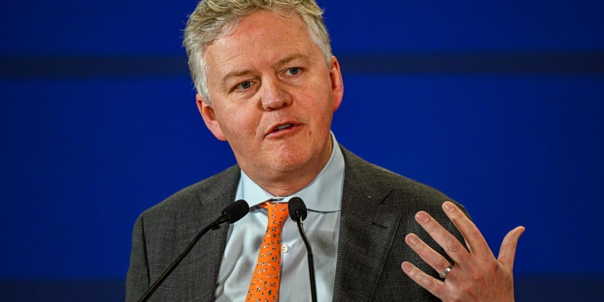AI Reshapes Tech Workforce: Cloudflare Cuts 20% While Revenue Hits Record