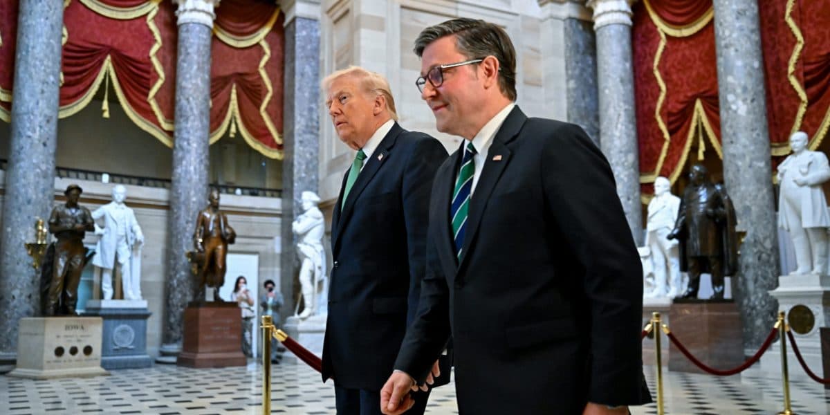Legal Scholars Question Presidential Fund Use: Lessons for Business Leaders
