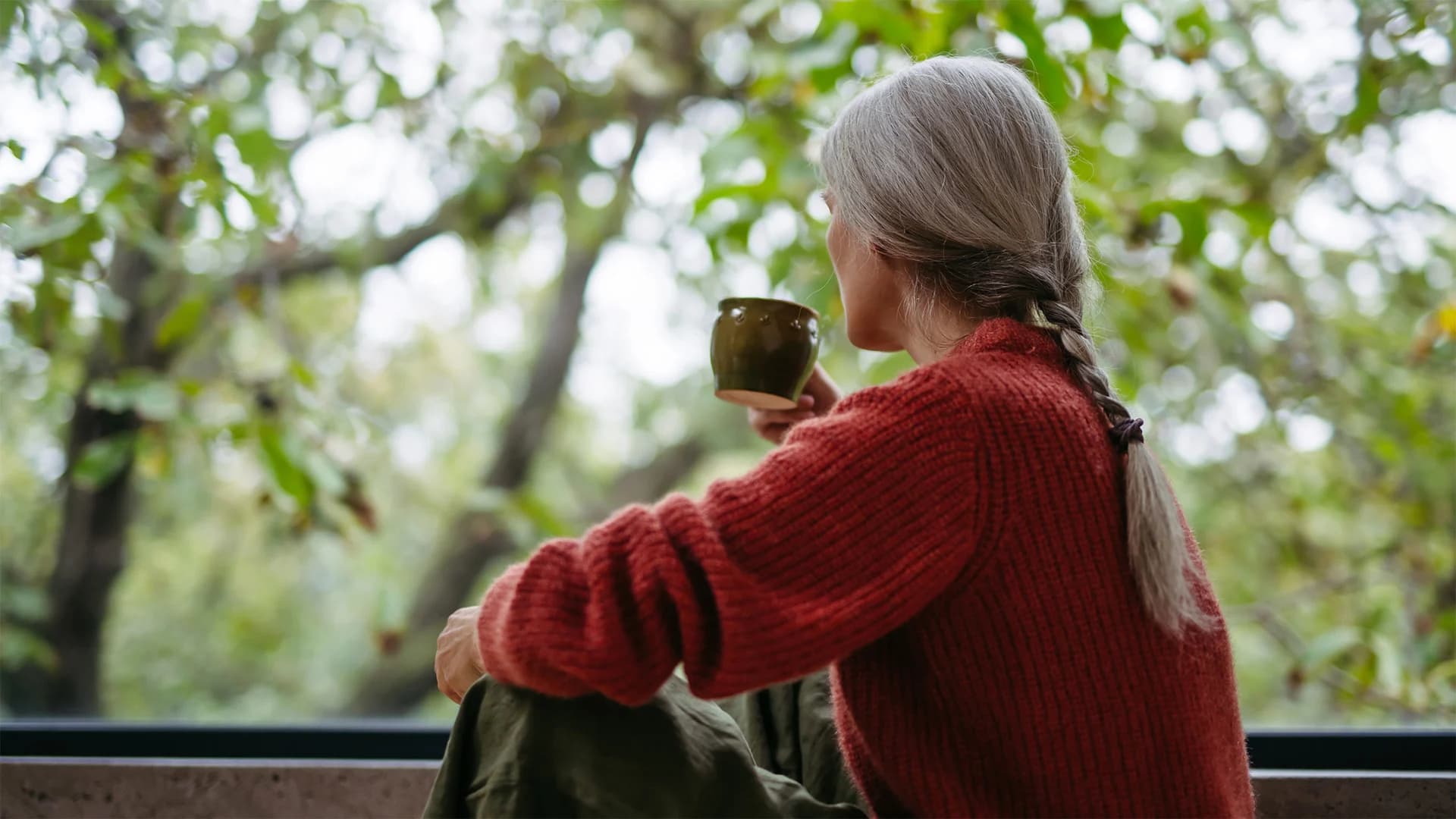New Research Reveals Brain Changes Behind Memory Loss in Women