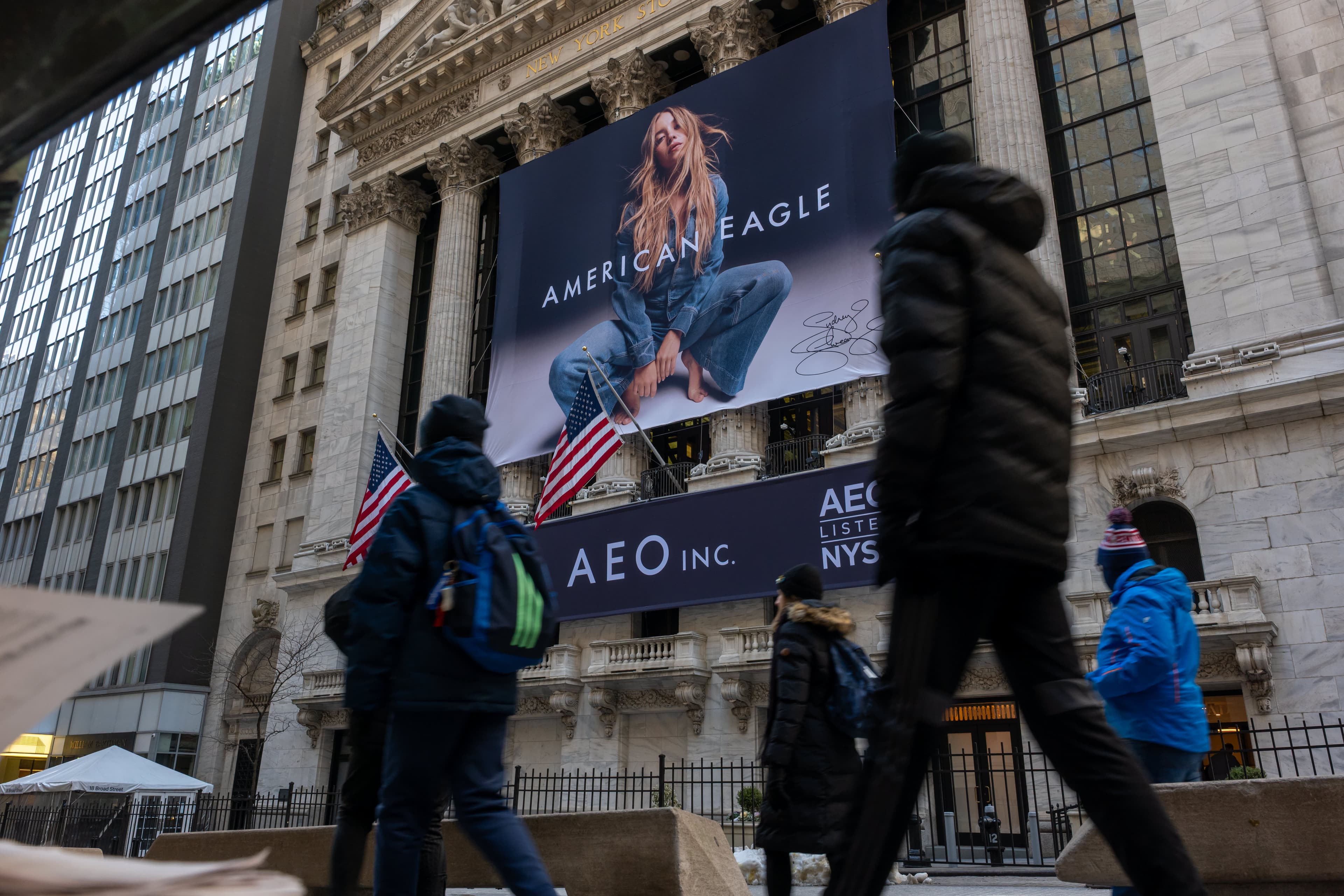 American Eagle's Mixed Results: Aerie Thrives While Core Brand Struggles