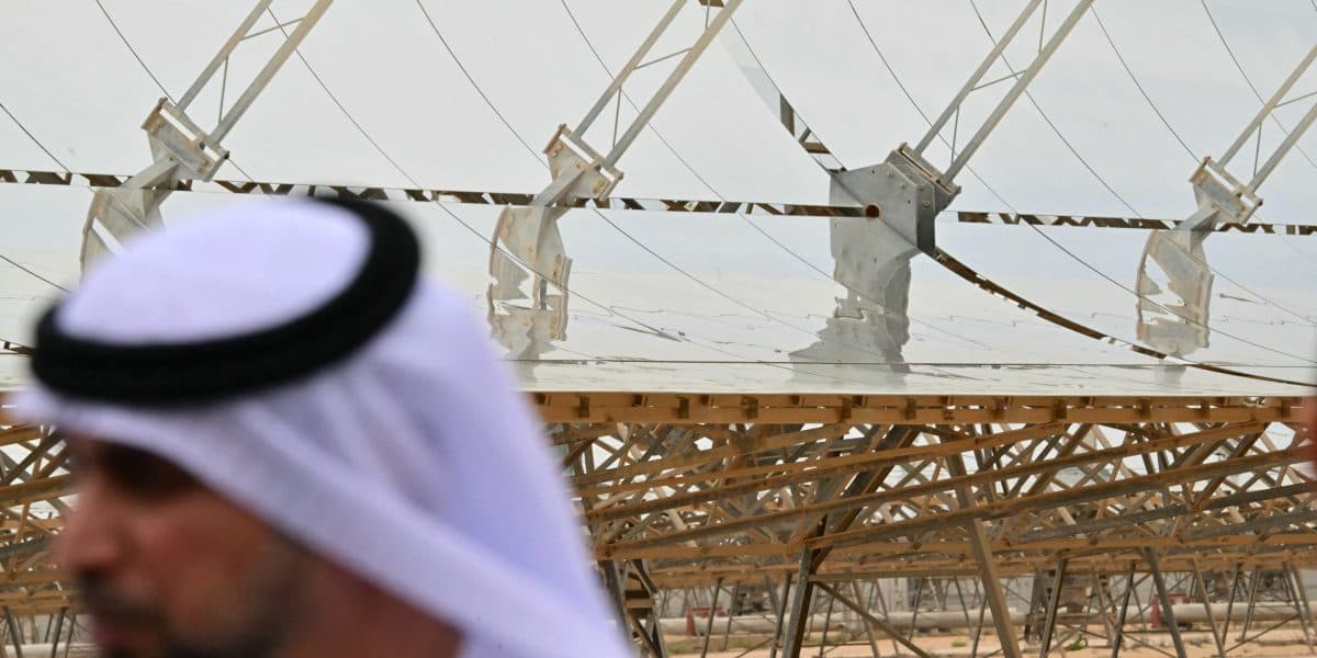 Gulf Oil Powers Pivot to Renewables Amid Middle East Tensions