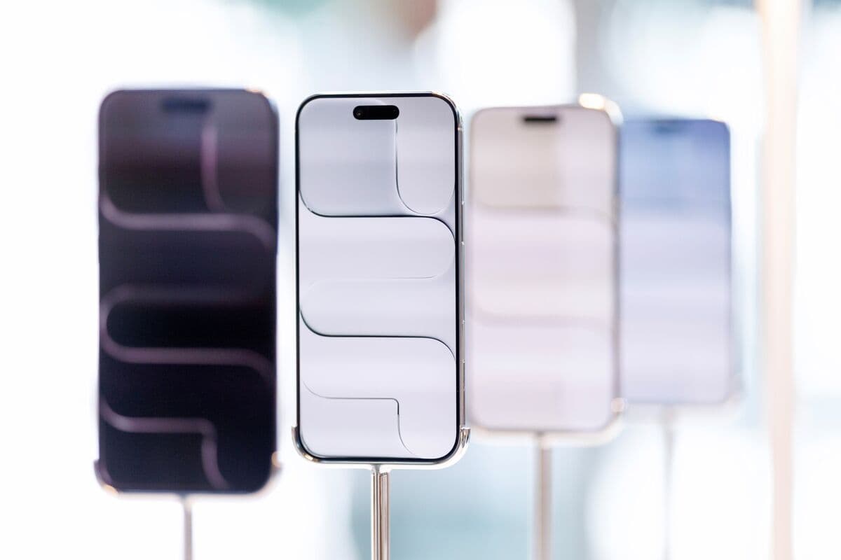Apple Price Increases Trigger Asian Tech Stock Decline