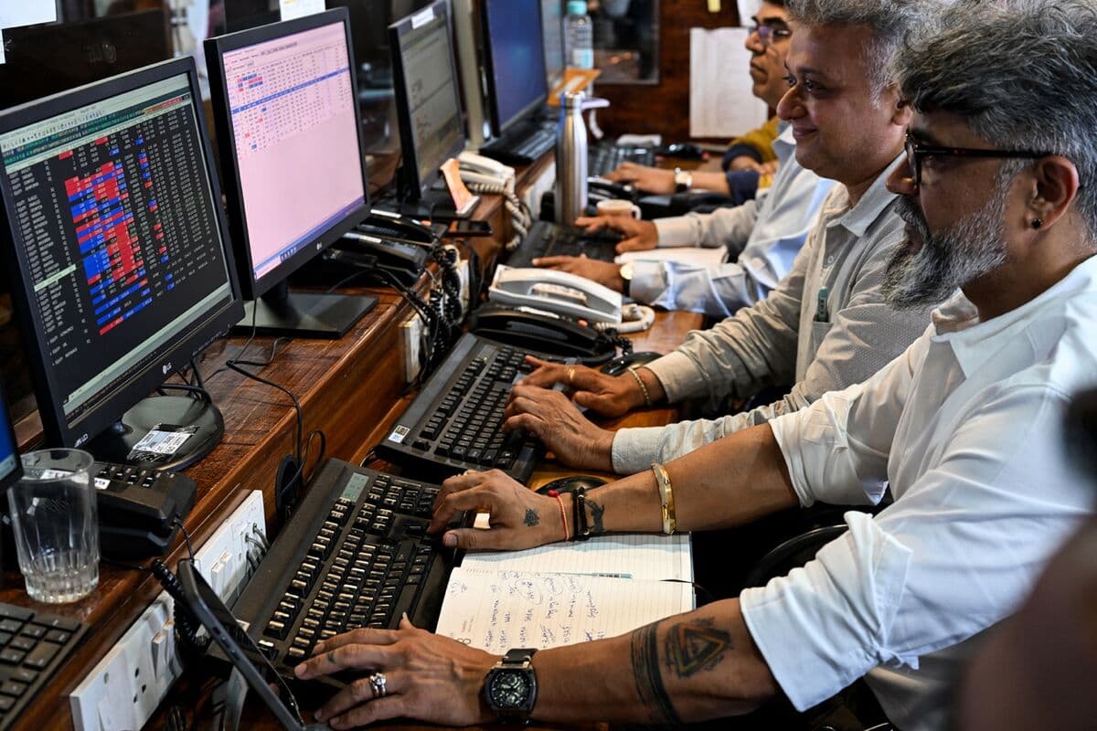Indian Derivatives Profits Decline Amid Regulatory Tightening