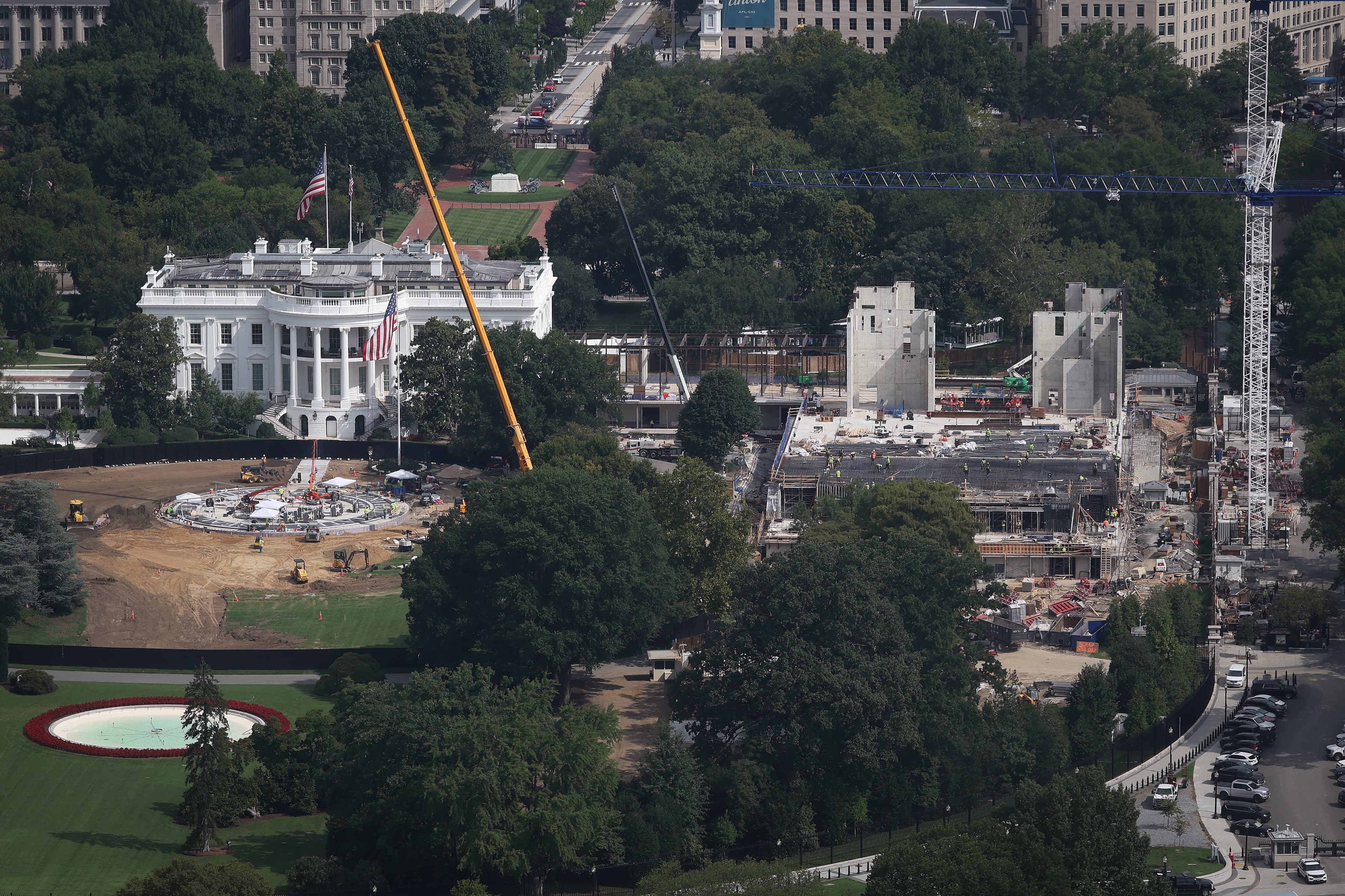 Supreme Court Allows Trump's White House Ballroom Project to Proceed