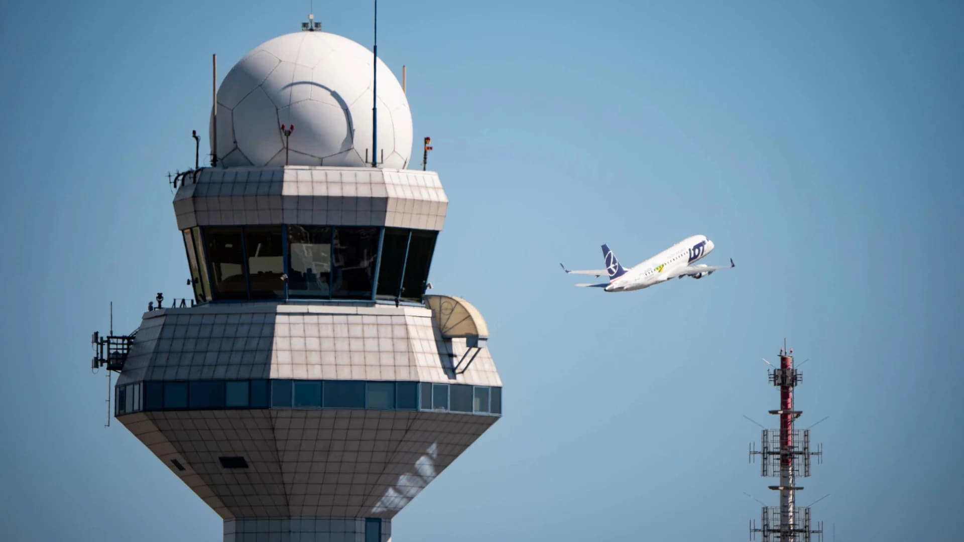 FAA Cuts 2,000+ Air Traffic Jobs; What It Means for Nashville