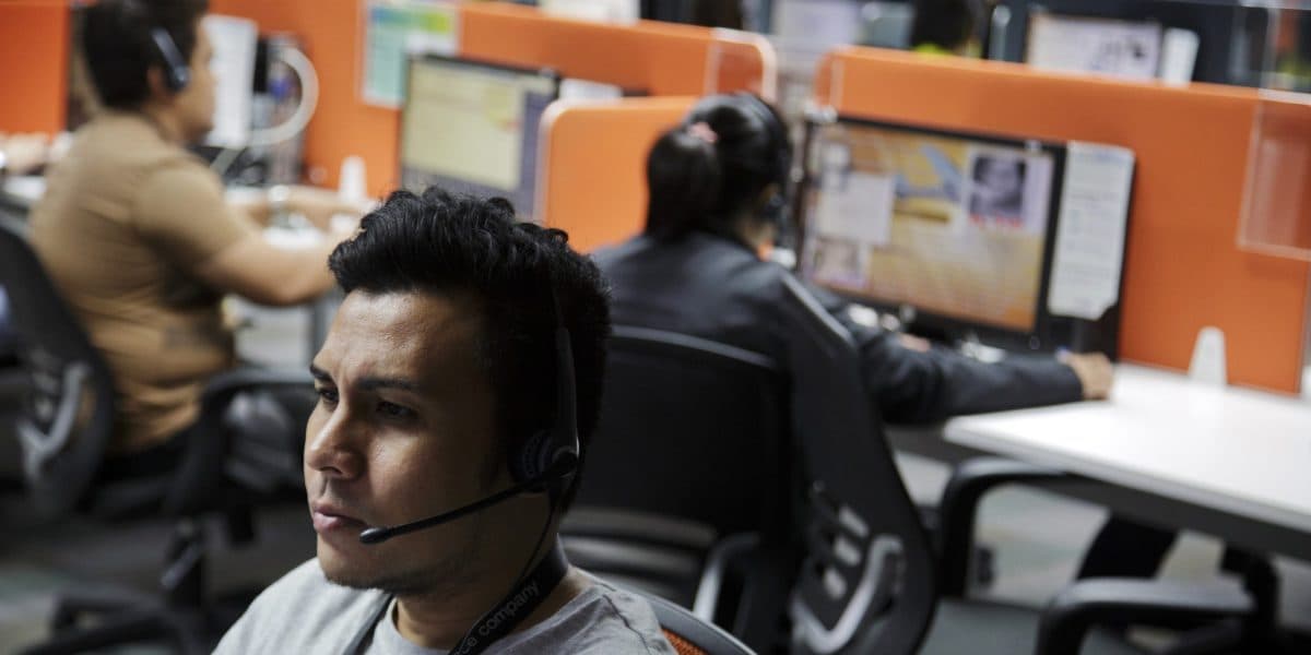 AI Expansion Paradox: Why Companies Still Rely on Offshore Call Centers