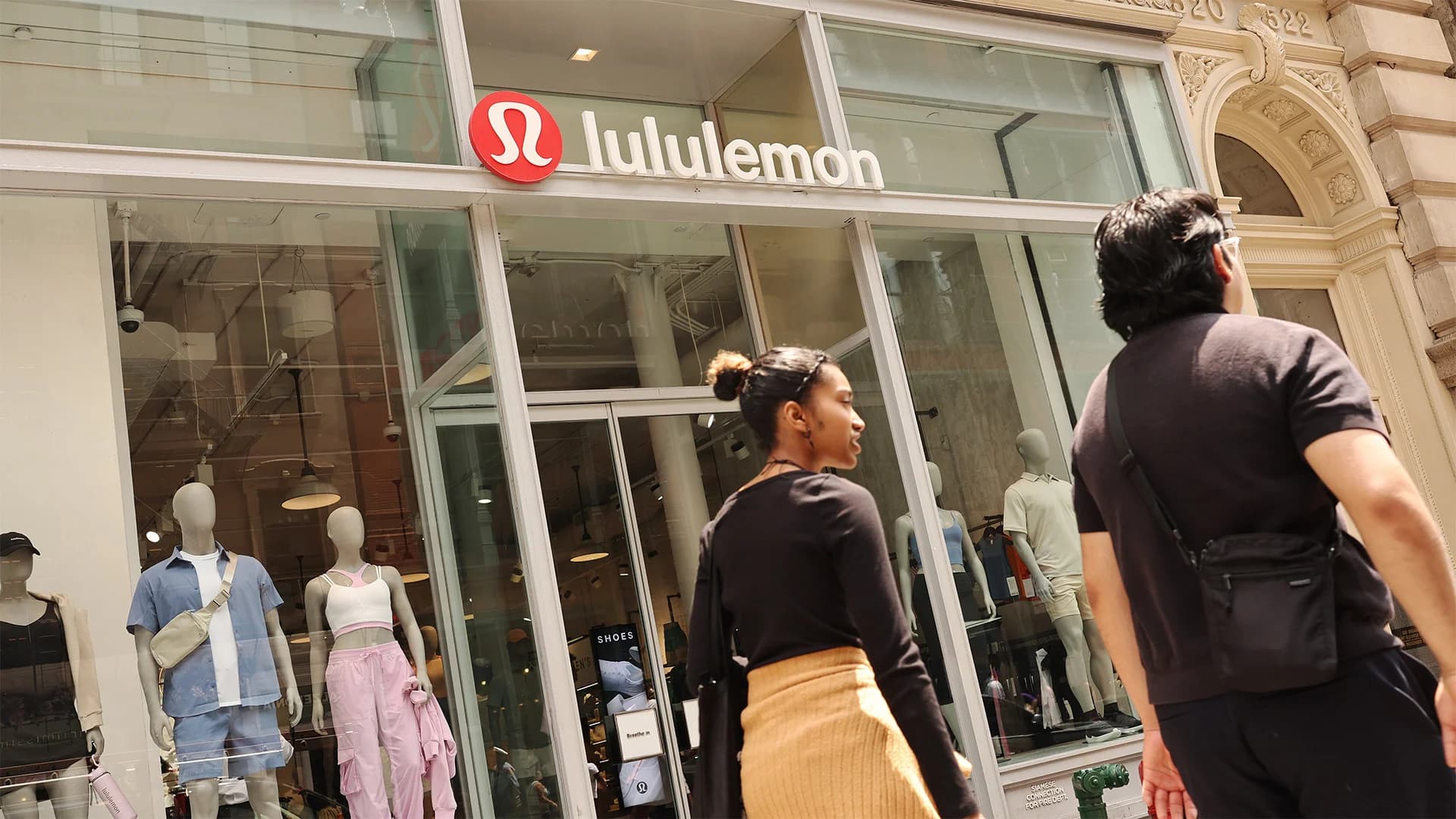 Lululemon Founder's Board Fight Raises Governance Questions