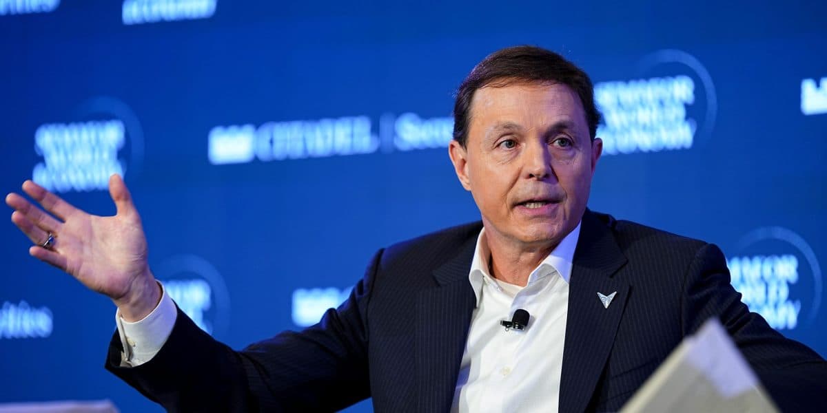 Wealth-Building Habits: What Financial Experts Say Keeps You Middle Class