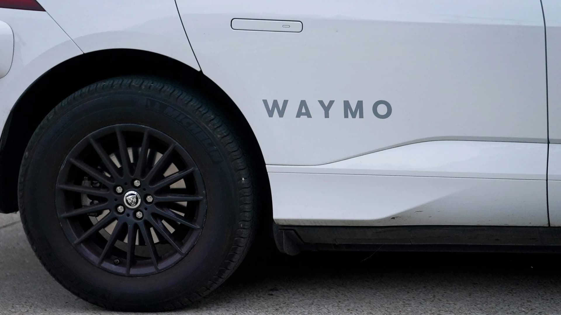 Waymo Pauses Highway Operations Over Navigation Challenges