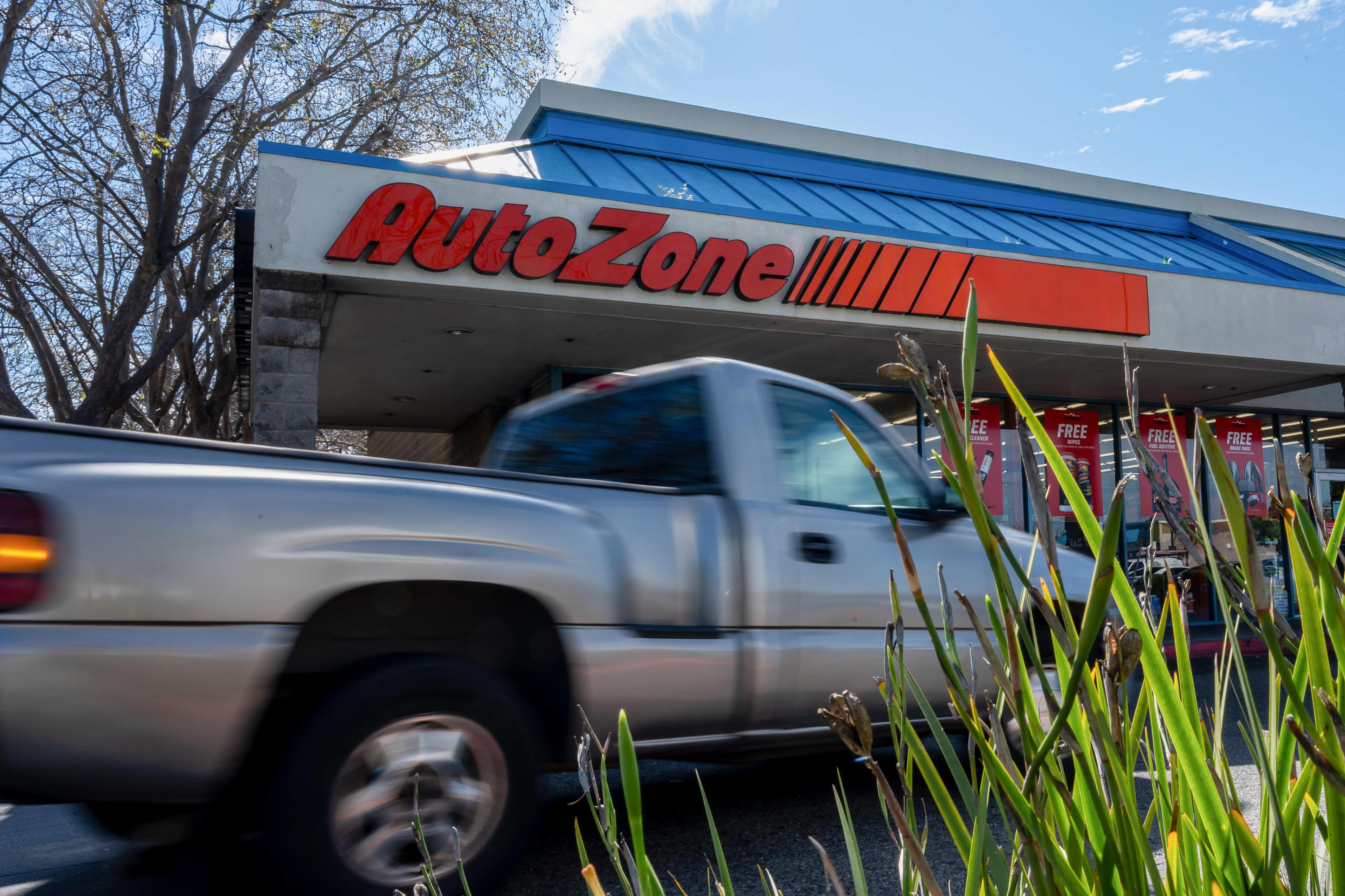 AutoZone Stock Slides Despite Strong Earnings