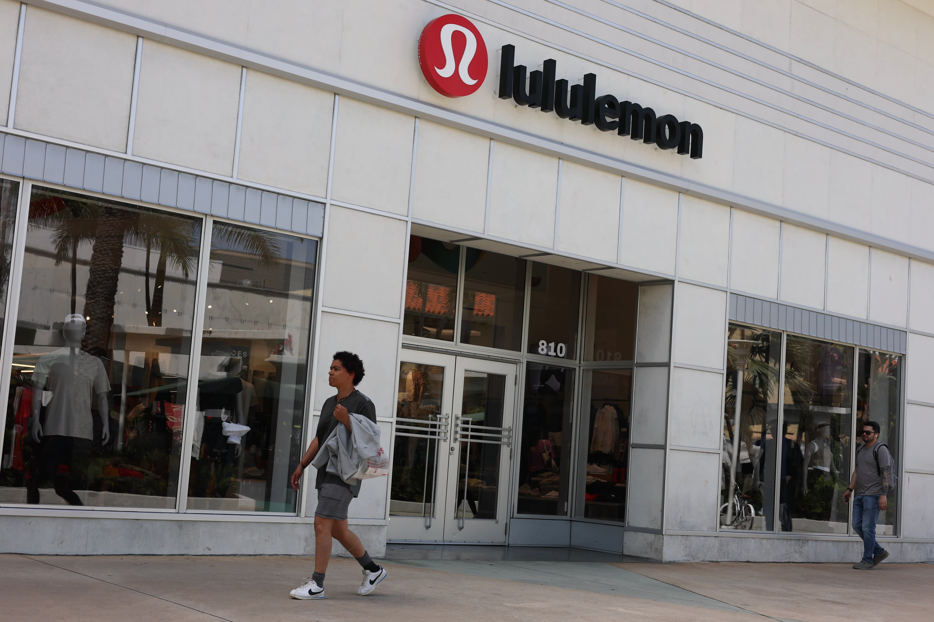 Lululemon Settles Board Battle, Adds Founder's Nominees
