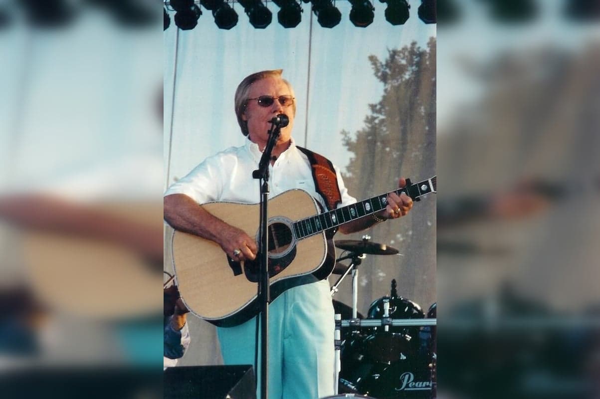 Nashville Palace Hosts George Jones Tribute, Benefits Local Scholarships
