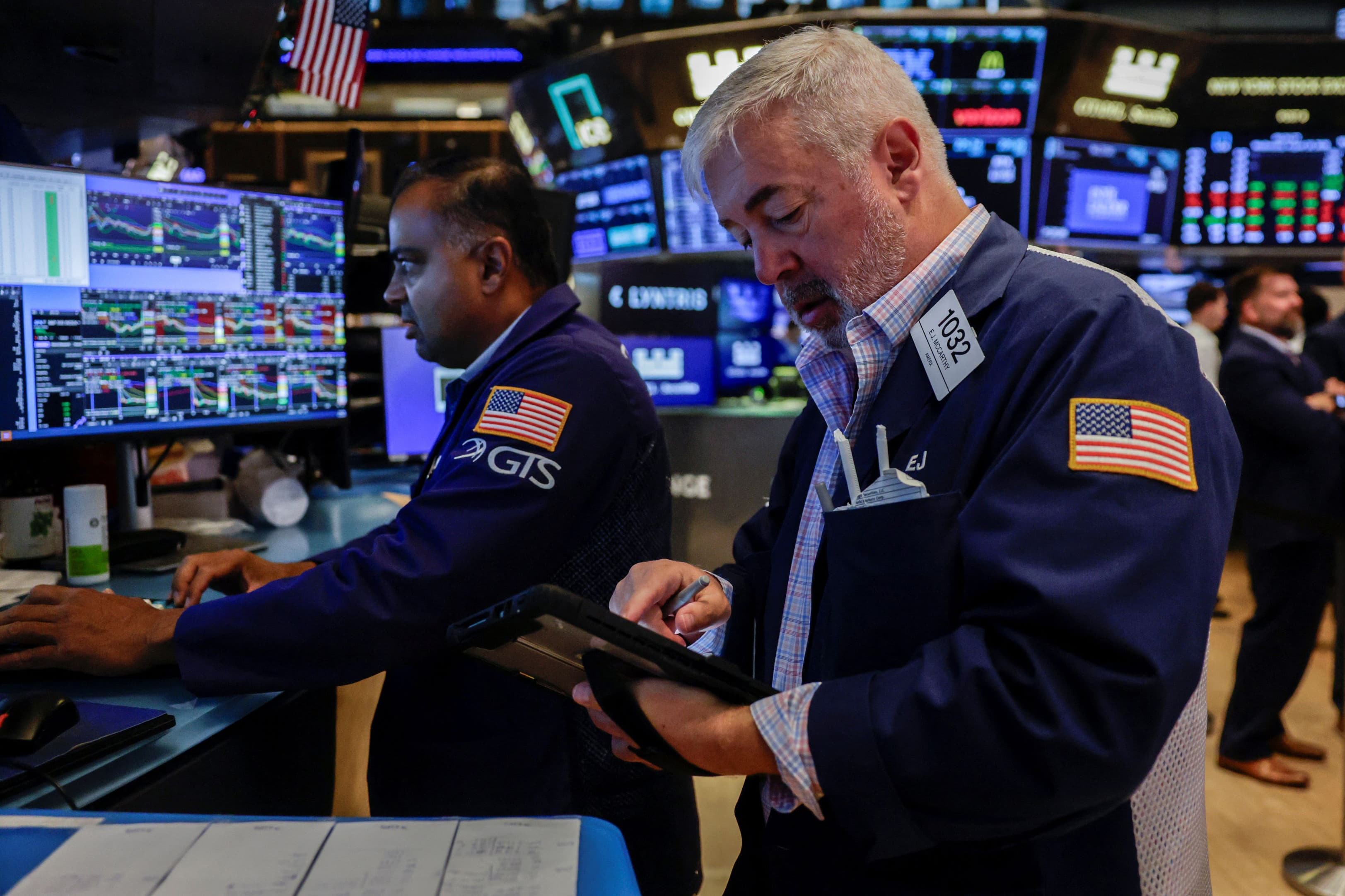 Bond Yield Surge Shakes Markets; Strategists Hold AI and Retail Positions