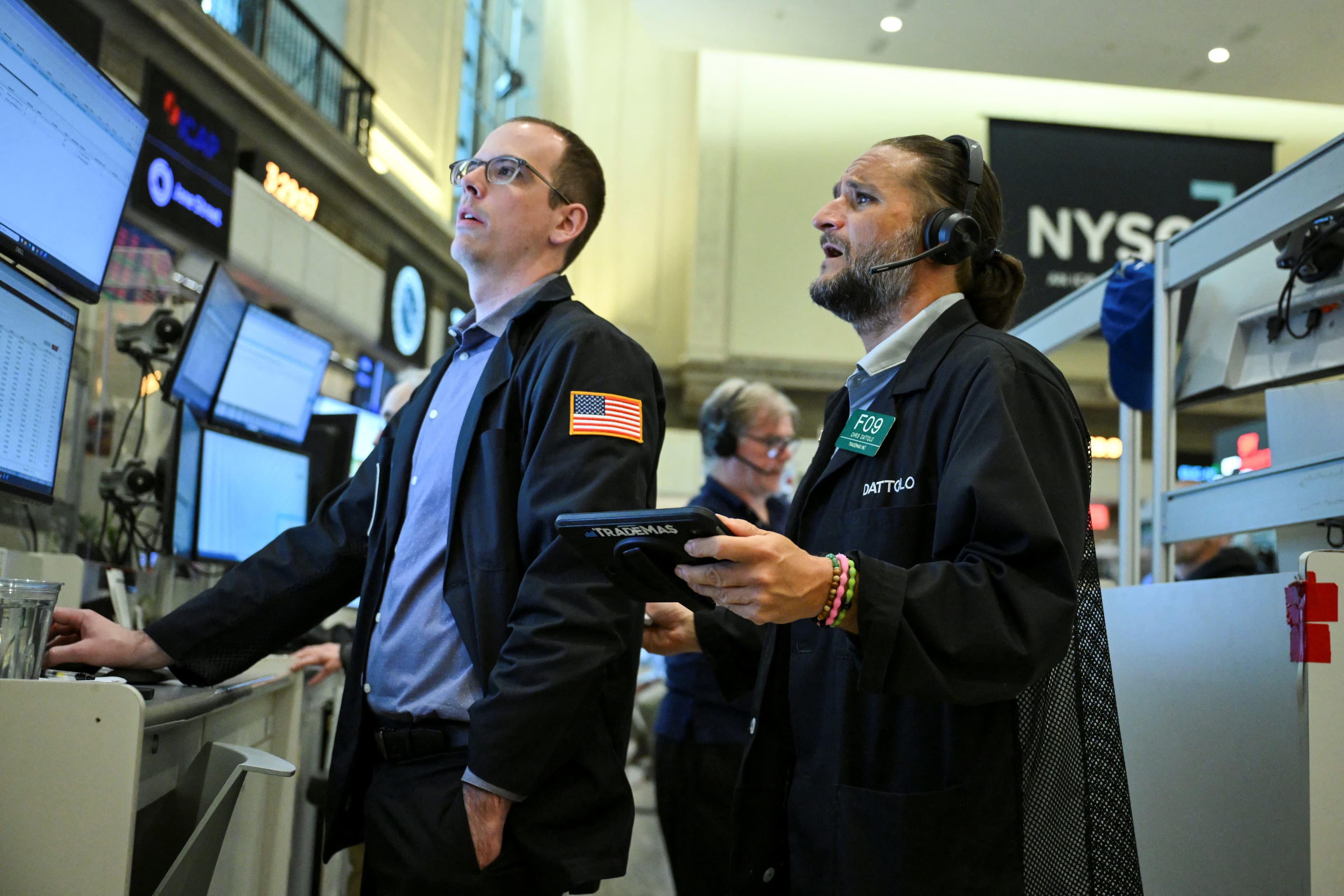 Top Investors Warn of Market Risks, Urge Diversification Strategy